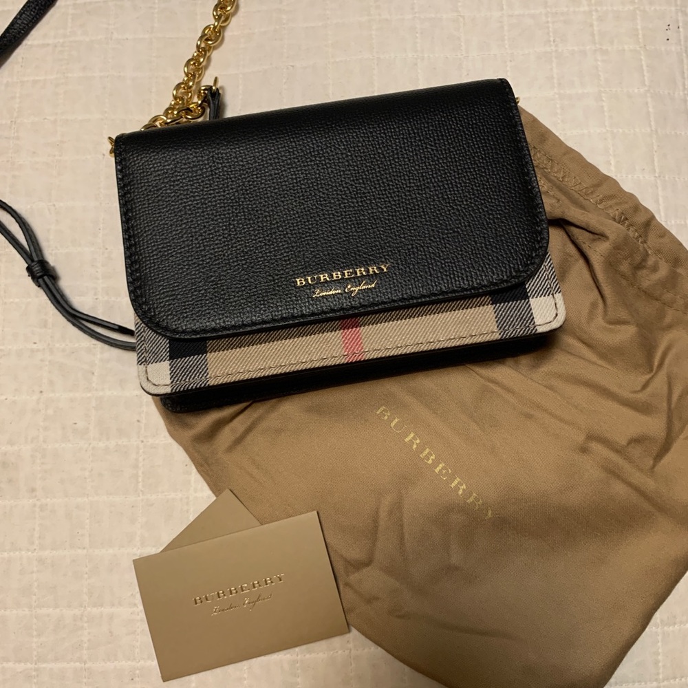 SOLD❌ Burberry Hampshire Check  Wallet On A Chain